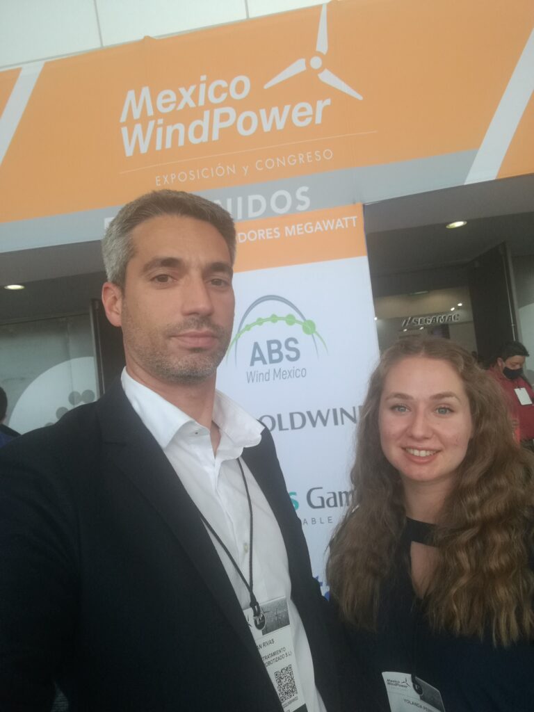 Noticias TSR Wind: Yolanda Pérez Caballero y Juan Rivas en la Windpower de México 